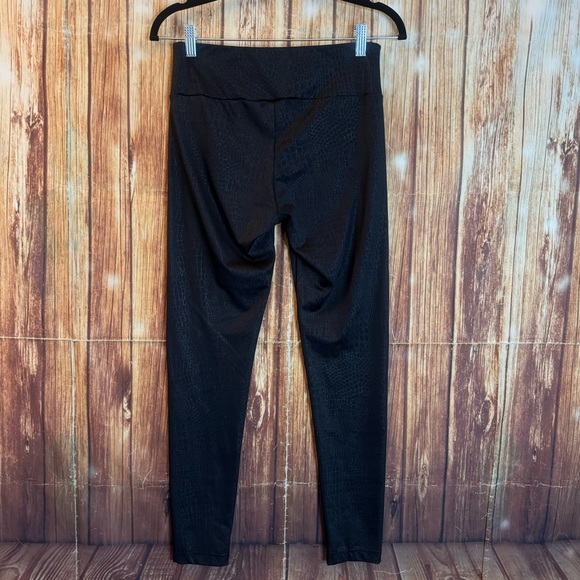 No Boundaries Women's Crocodile Embossed Leggings Black Juniors Size Medium - Picture 4 of 9
